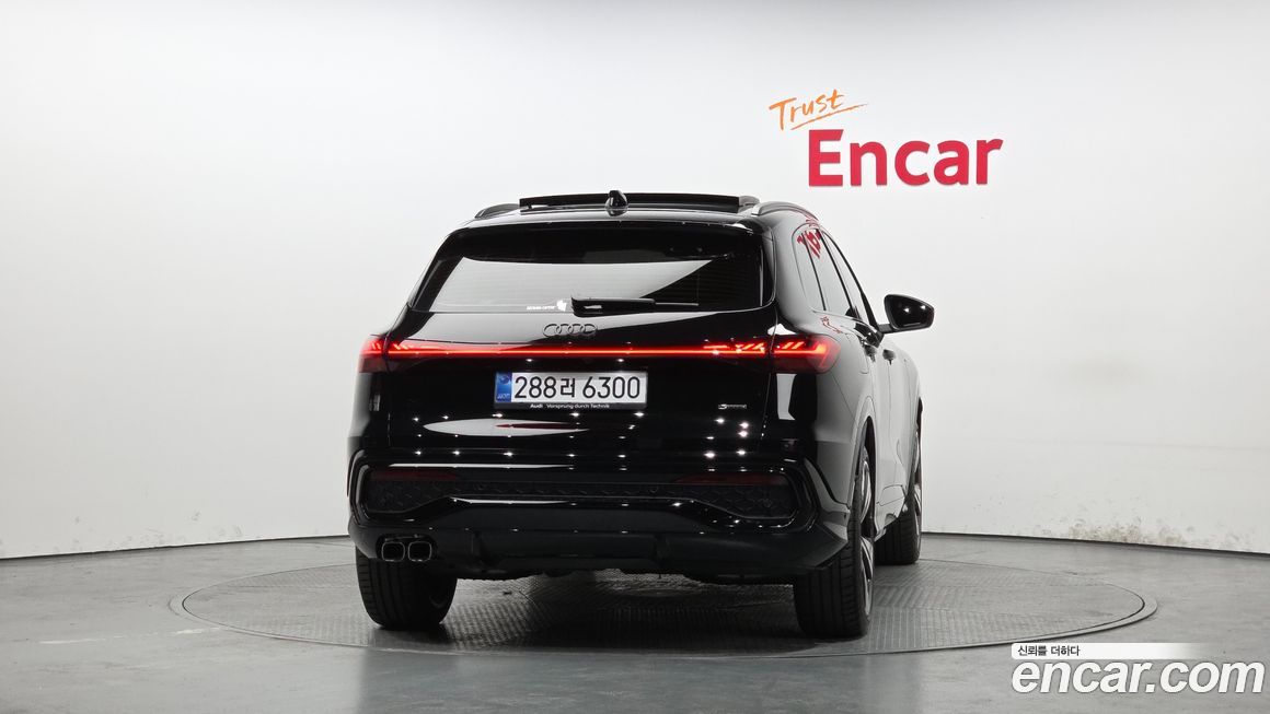 Audi Q5 40 TDI Quattro S Line Black Edition, 2025