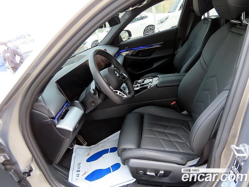 BMW 5-Series 520i M Sport, 2025