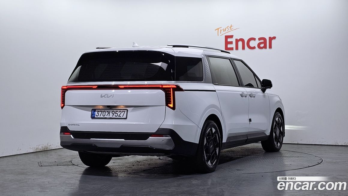 Kia Carnival 9-Seater Prestige, 2024