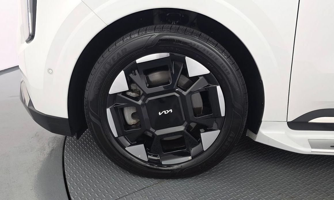 Kia Carnival 9-Seater Signature, 2024