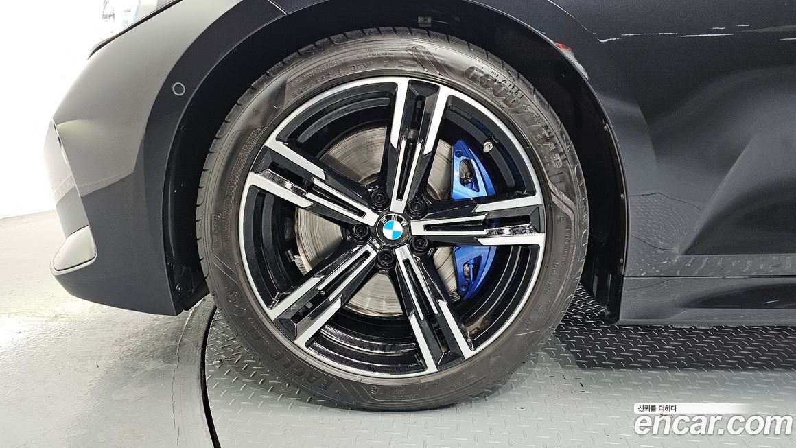 BMW 3-Series 320i Touring M Sports, 2023