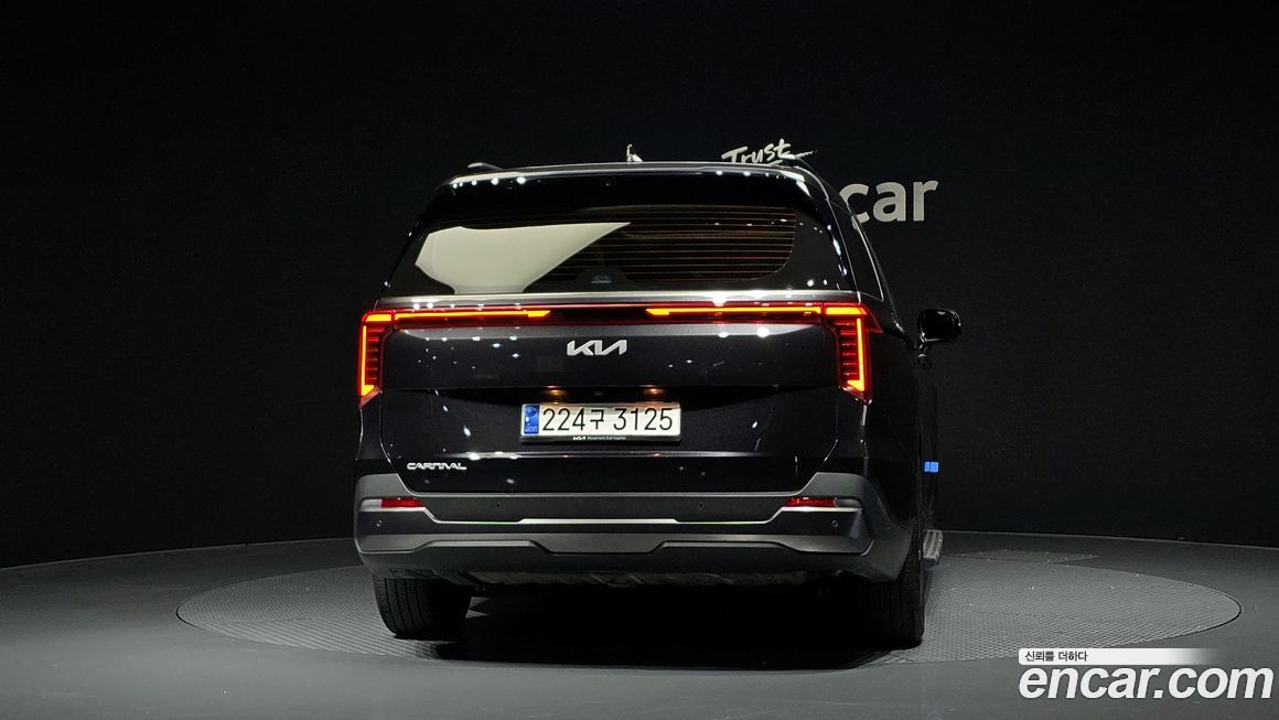 Kia Carnival 7-Seater Gravity, 2024