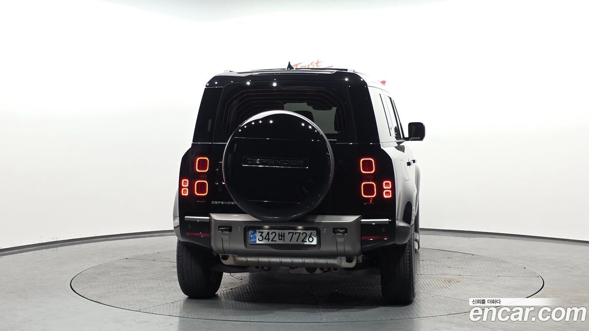 Land Rover Defender 110 P300 X-Dynamic SE, 2024