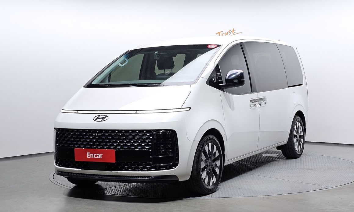 Hyundai Staria Lounge 9-Seater, 2023