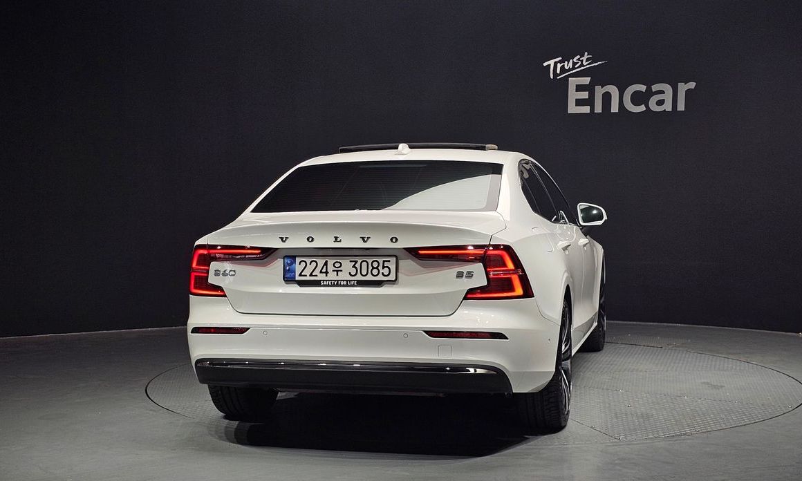 Volvo S60 B5 Ultimate Bright, 2024