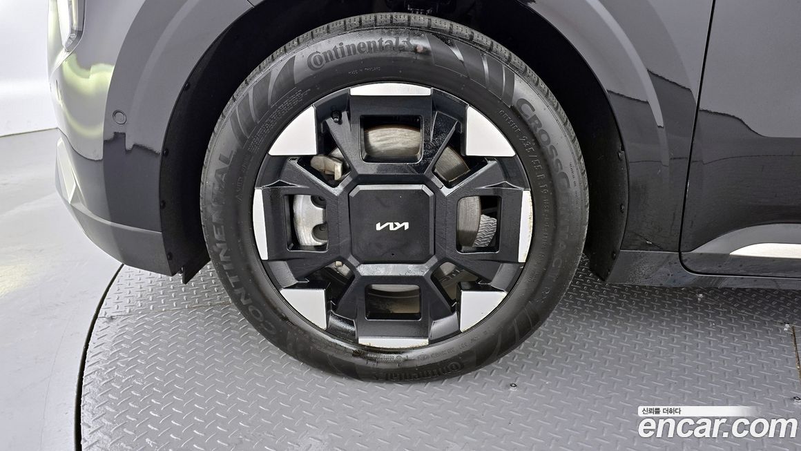 Kia Carnival 9-Seater Signature, 2024