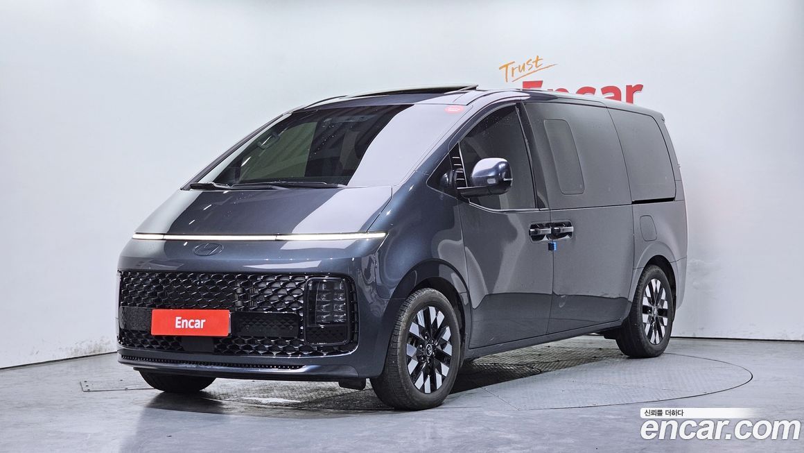 Hyundai Staria 4WD Lounge 9-Seater, 2025