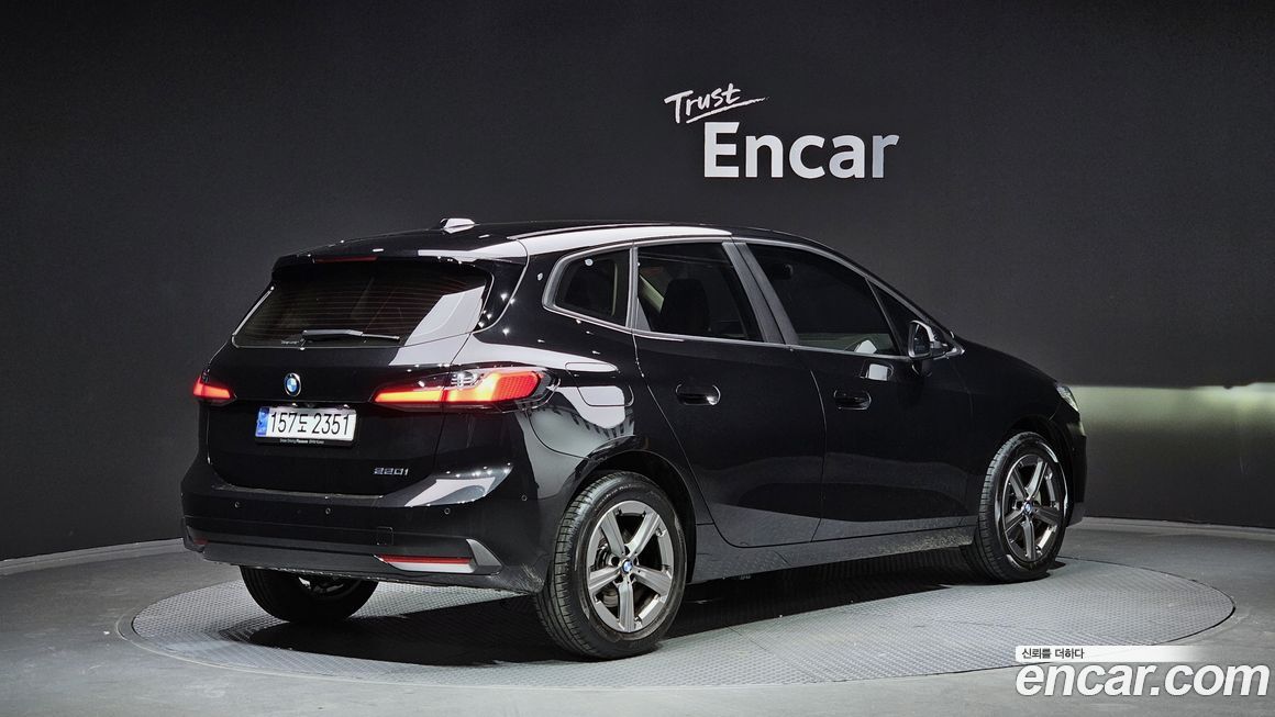 BMW 2-Series 220i Advantage, 2025