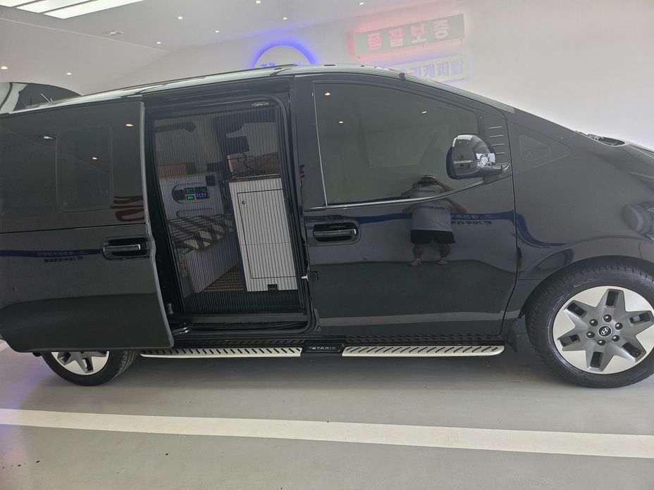Hyundai Staria 2WD Camping Car, 2024
