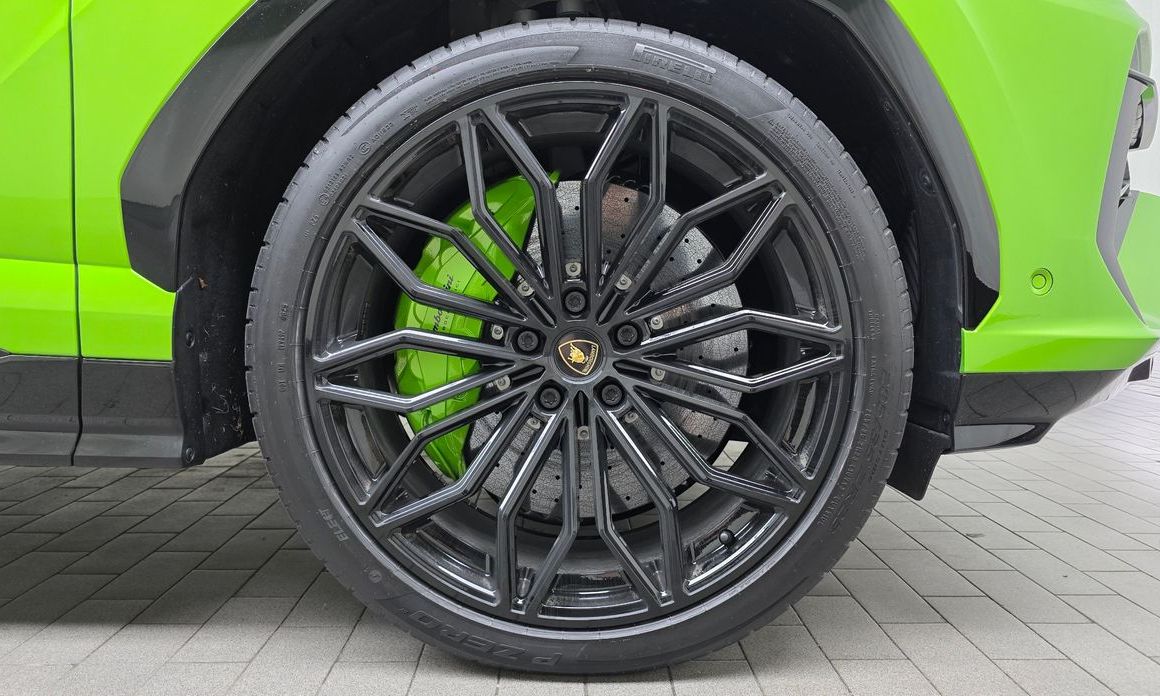 Lamborghini Urus 4.0 V8 SE, 2025