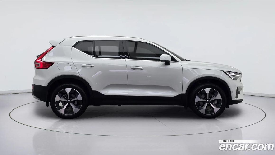 Volvo XC40 B4 Ultra Bright, 2025