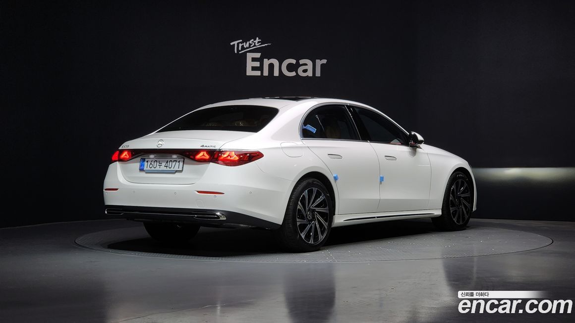 Mercedes-Benz E-Class E300 4MATIC Exclusive, 2026