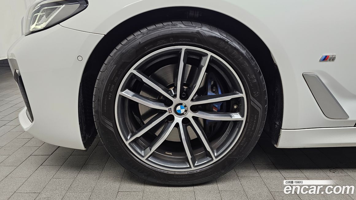 BMW 5-Series 520i M Sport, 2023