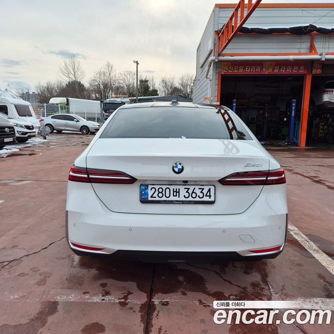 BMW 5-Series 520i, 2024