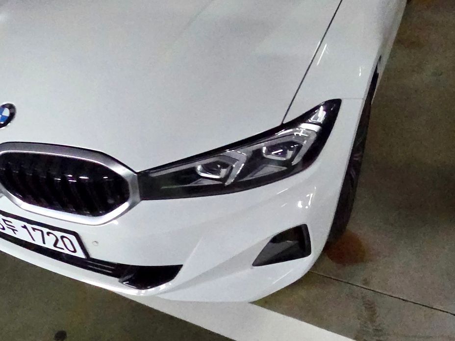BMW 3-Series 320i Luxury, 2026