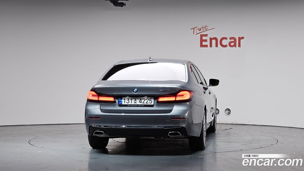 BMW 5-Series 520i Luxury, 2023