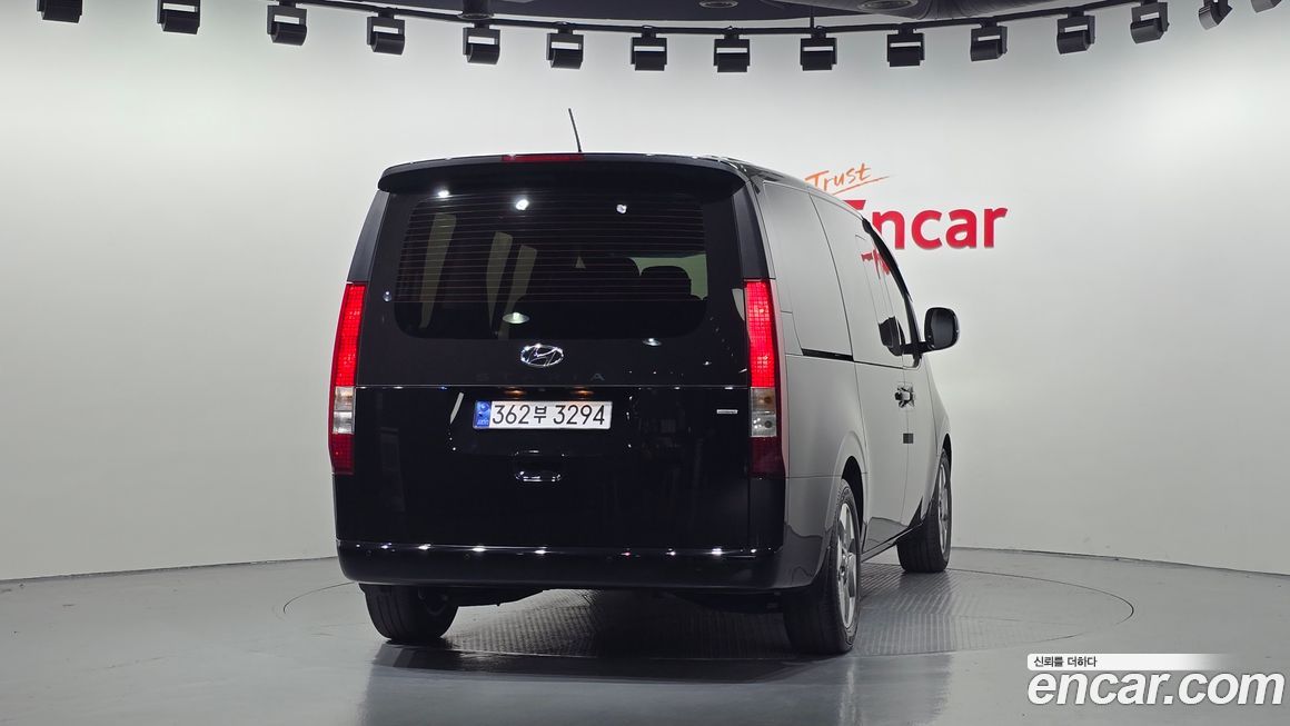Hyundai Staria 4WD Tourer 9-Seater, 2023