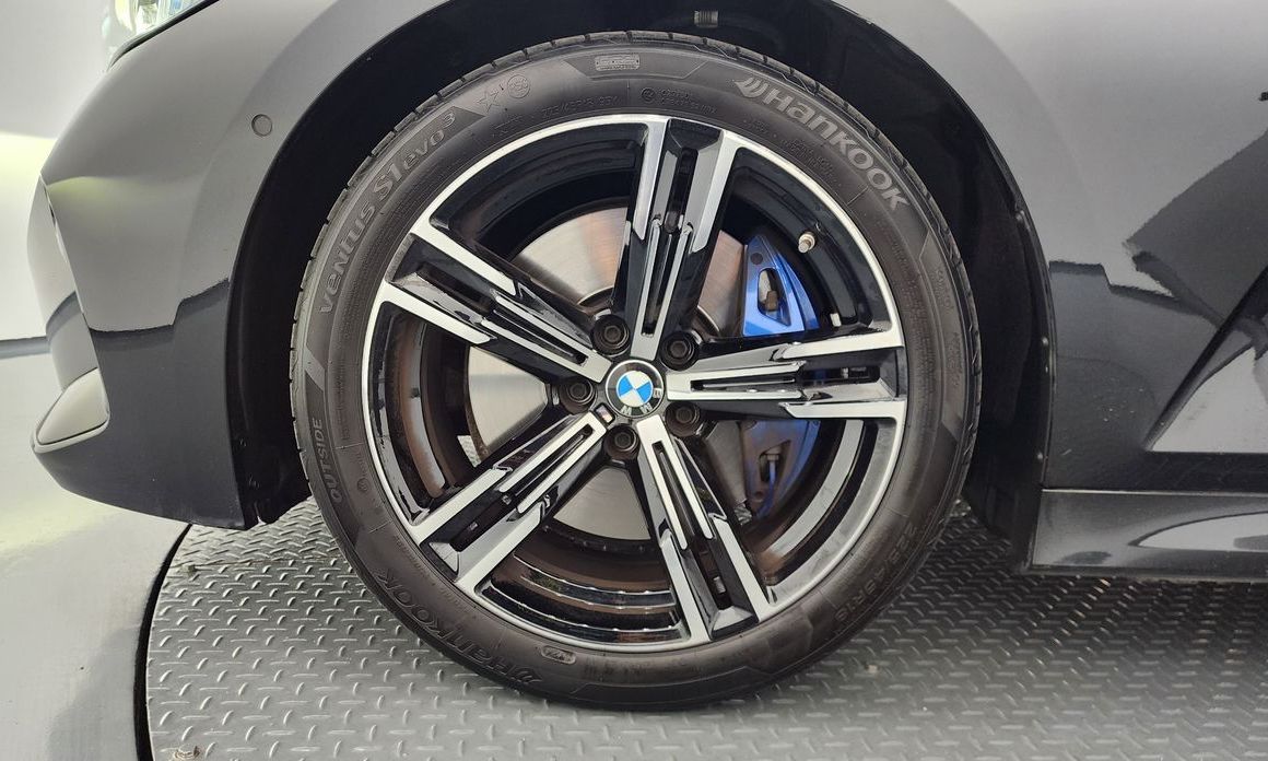 BMW 3-Series 320i M Sport, 2025