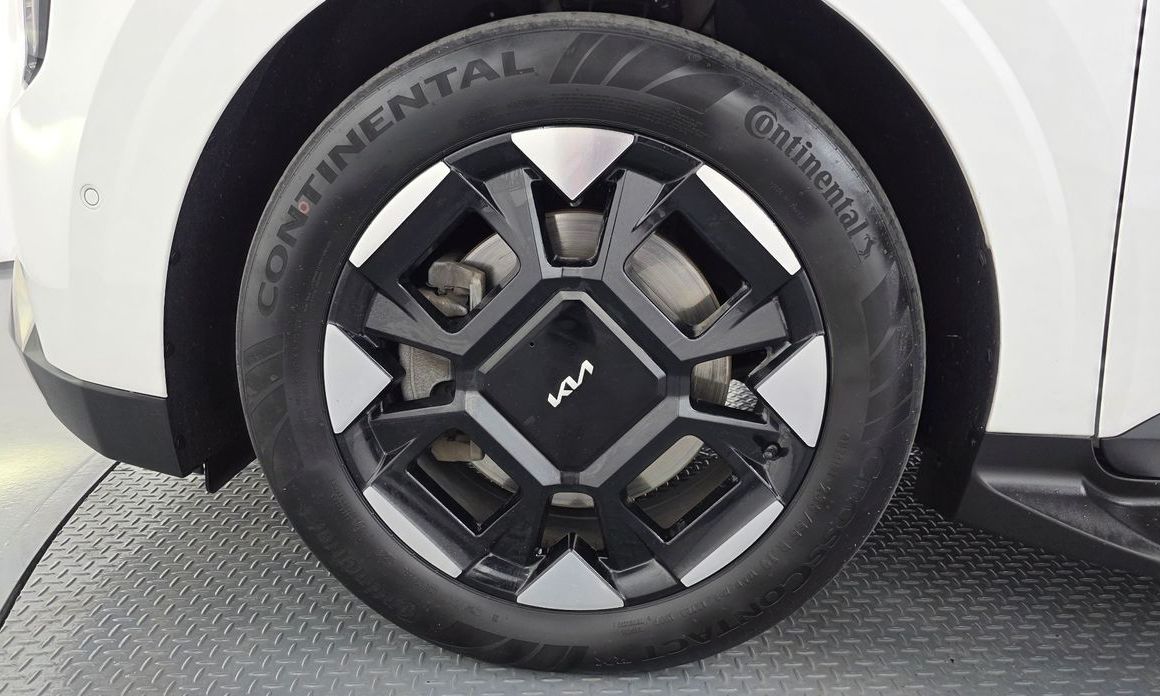 Kia Carnival 9-Seater Hi Limousine, 2024