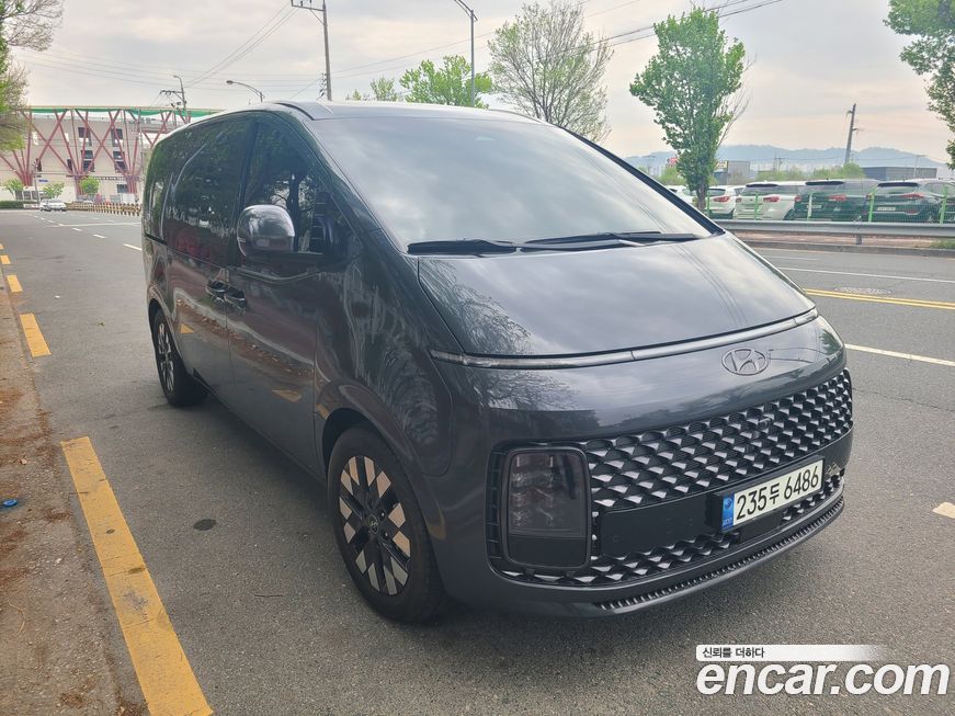 Hyundai Staria 4WD Lounge 7-Seater, 2023