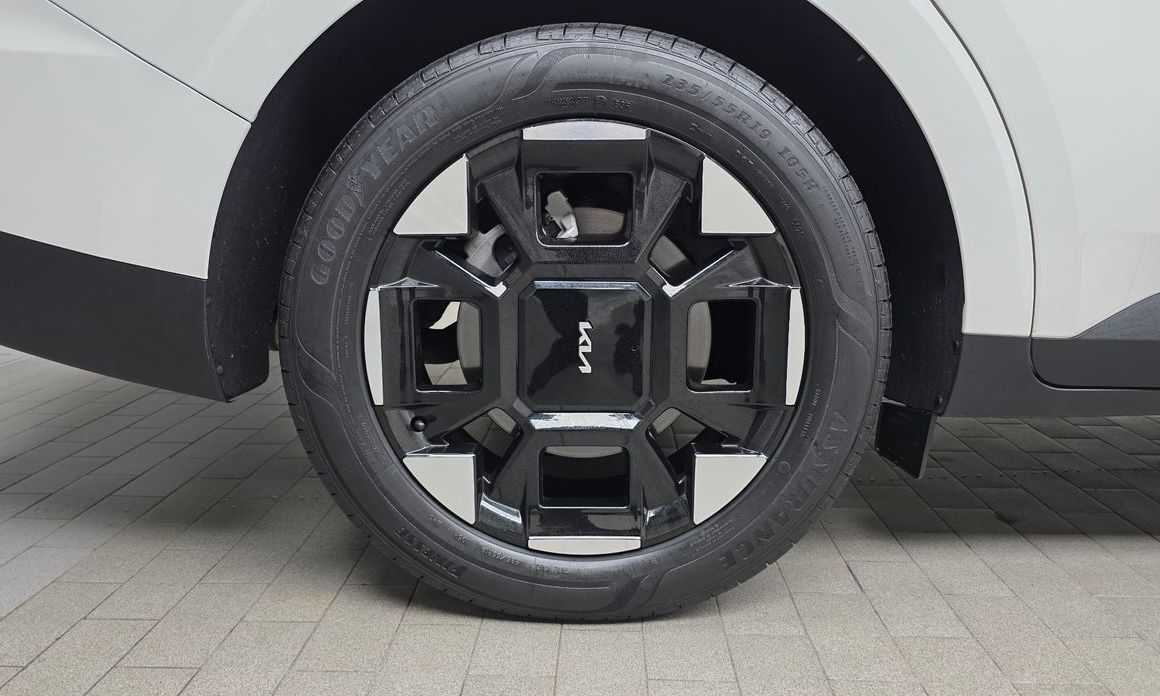 Kia Carnival 7-Seater Outdoor, 2025
