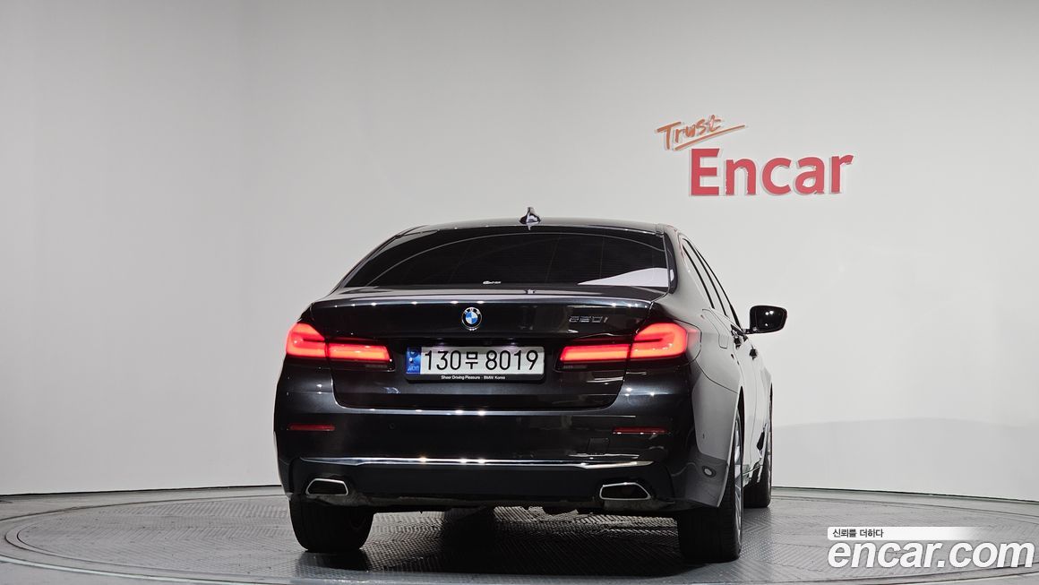 BMW 5-Series 520i Luxury, 2023