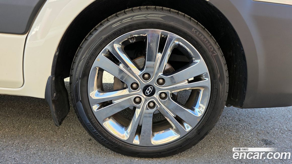 Hyundai Solati 15-seater, 2024