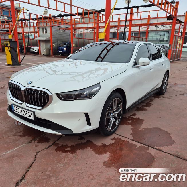 BMW 5-Series 520i, 2024