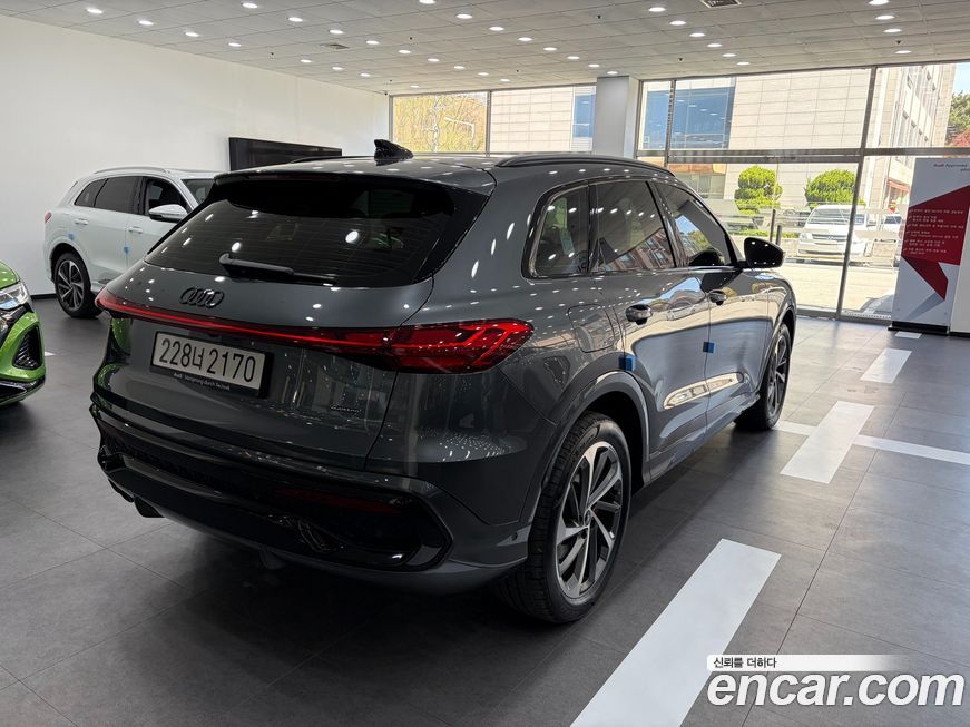 Audi Q5 40 TDI Quattro S Line Black Edition, 2025