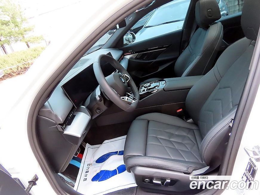 BMW 5-Series 520i M Sport, 2024