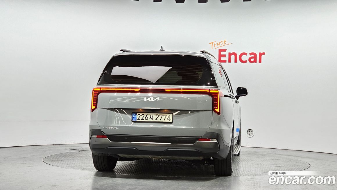 Kia Carnival 9-Seater Gravity, 2024