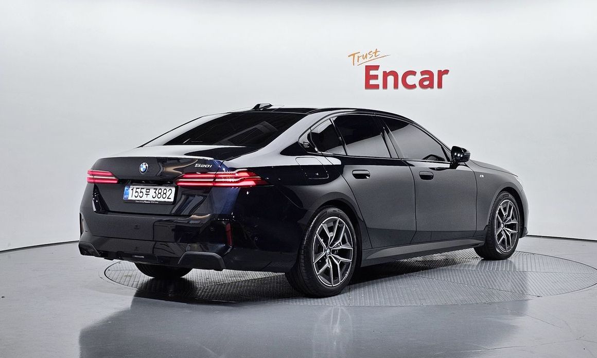 BMW 5-Series 520i M Sport, 2025
