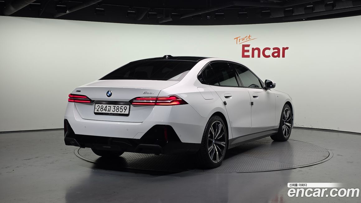 BMW 5-Series 530i xDrive M Sport, 2024