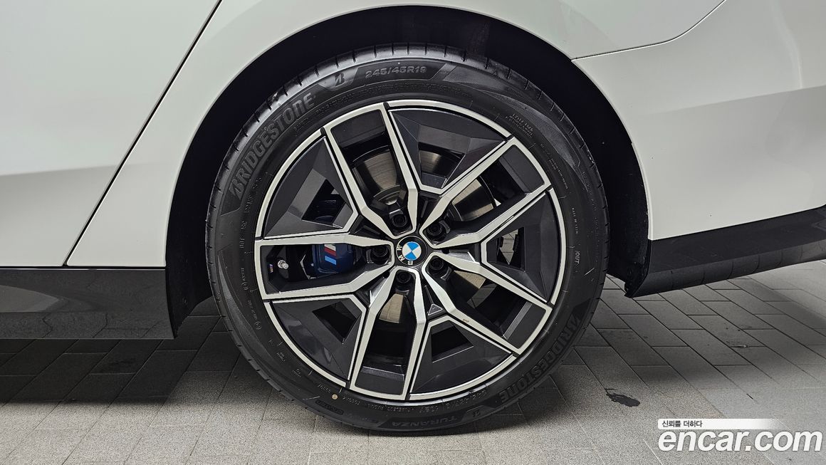 BMW 5-Series 520i M Sport, 2025