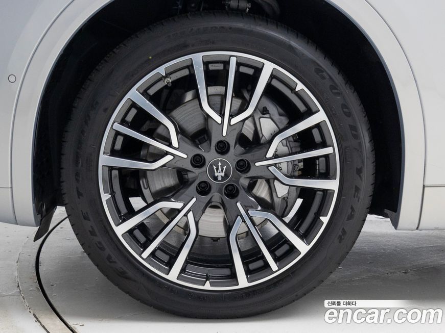 Maserati Grecale 2.0 AWD GT Type P, 2024