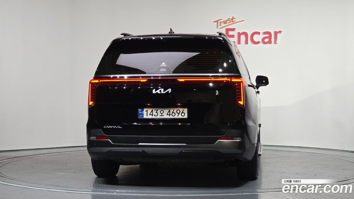 Kia Carnival 7-Seater Gravity, 2024