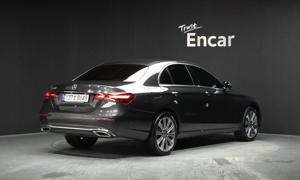Mercedes-Benz E-Class E350 4MATIC Exclusive, 2023