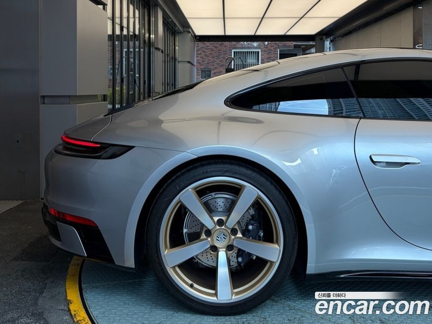 Porsche 911 Carrera, 2024