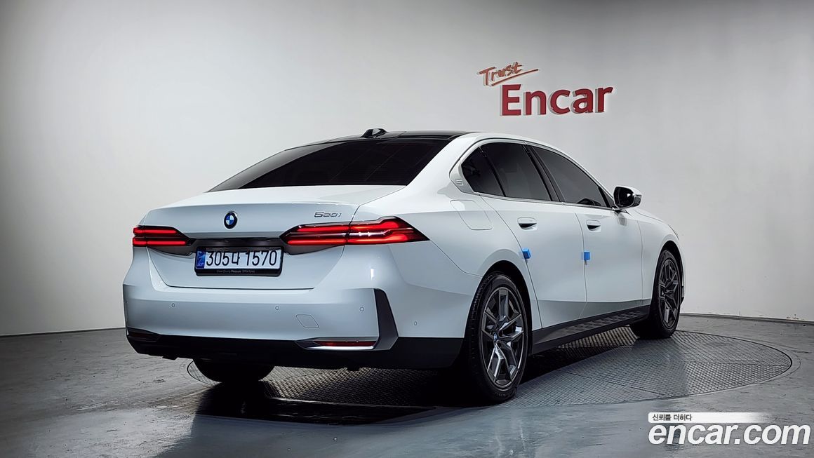 BMW 5-Series 520i, 2024