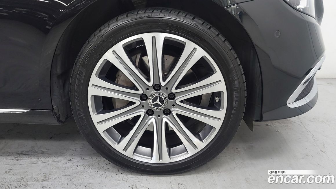 Mercedes-Benz E-Class E350 4MATIC Exclusive, 2023