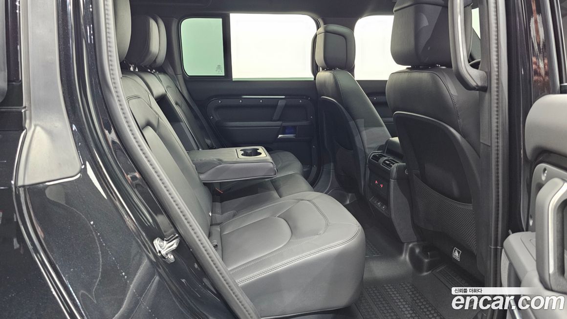 Land Rover Defender 110 P300 X-Dynamic SE, 2025