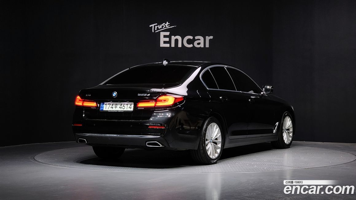 BMW 5-Series 523d xDrive Luxury, 2023