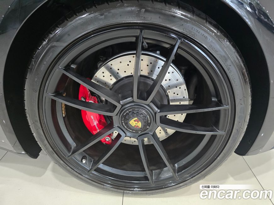 Porsche 911 Carrera 4 GTS, 2023