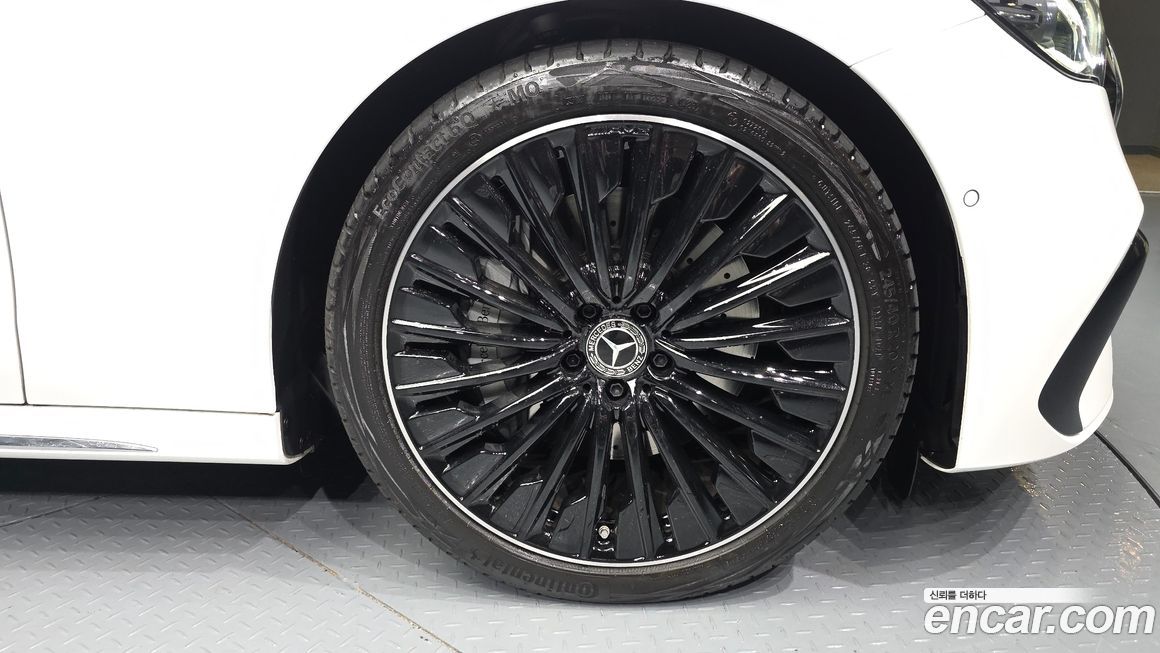 Mercedes-Benz E-Class E300 4MATIC AMG Line, 2025