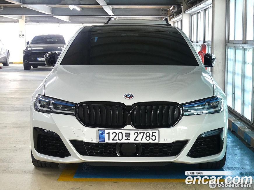 BMW 5-Series M550i xDrive, 2023