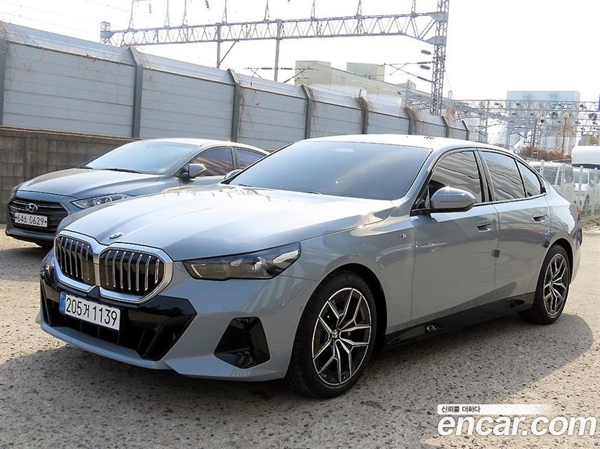 BMW 5-Series 520i M Sport, 2025