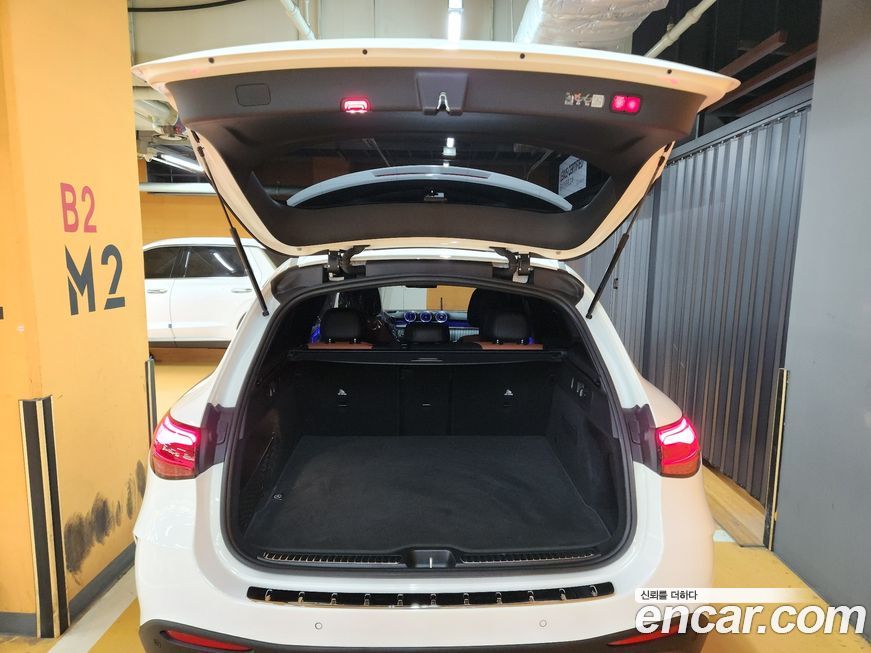 Mercedes-Benz GLC-Class GLC300 4MATIC AMG Line, 2025