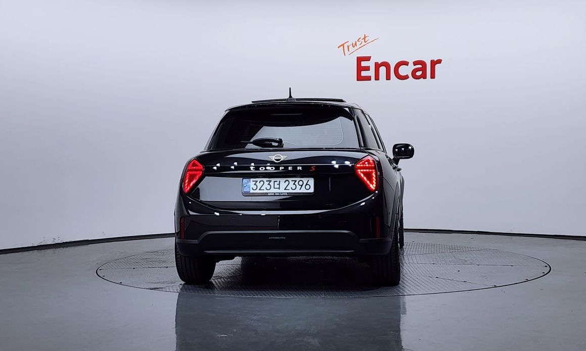 Mini Cooper 5 Door Favoured, 2025