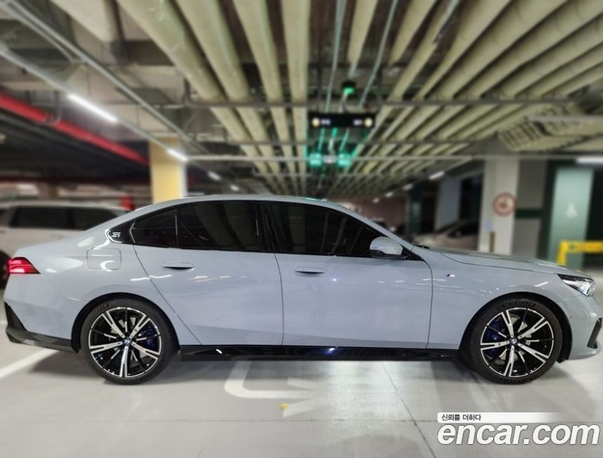 BMW 5-Series 530i xDrive M Sport, 2025