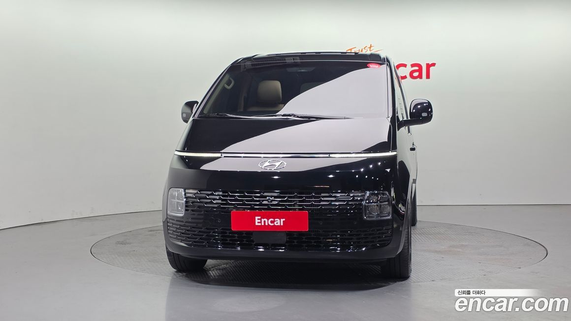 Hyundai Staria 4WD Tourer 11-Seater, 2024